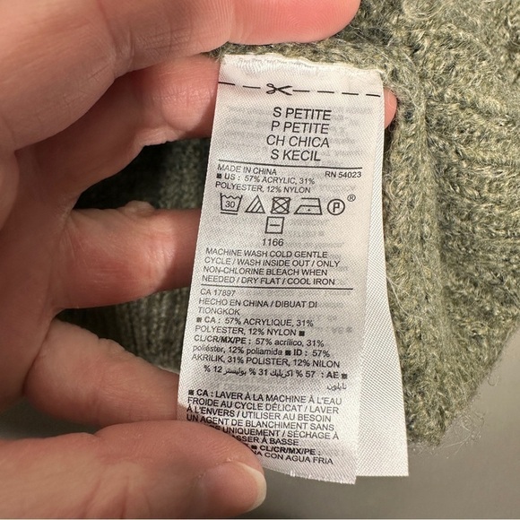 Old navy loose knit crew neck sweater - Picture 5 of 7